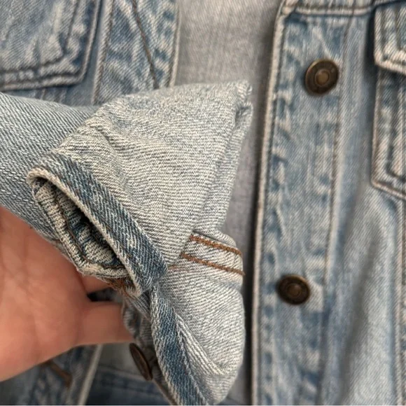 Forever 21 Classic Blue Denim Jacket - Picture 2 of 2
